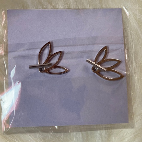 Posh Jewelry - Adorable fashion earrings